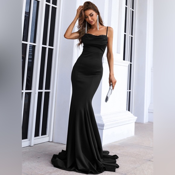 Formal dress - Picture 1 of 4